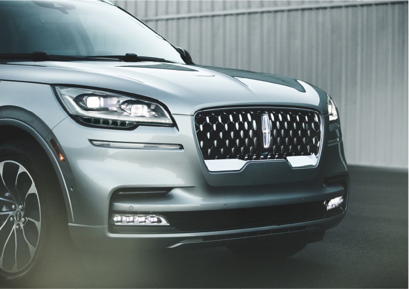The available adaptive pixel LED headlamps of the 2023 Lincoln Aviator® SUV activated | Gray-Daniels Lincoln in Brandon MS