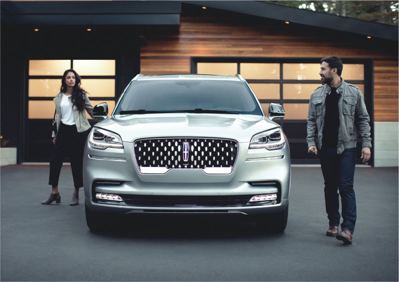 The sparkling grille of the 2023 Lincoln Aviator® Grand Touring model | Gray-Daniels Lincoln in Brandon MS