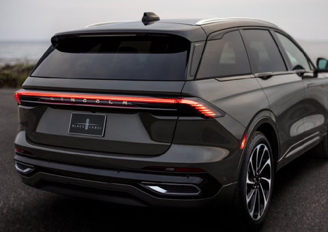 The rear of a 2024 Lincoln Black Label Nautilus® SUV displays full LED rear lighting. | Gray-Daniels Lincoln in Brandon MS