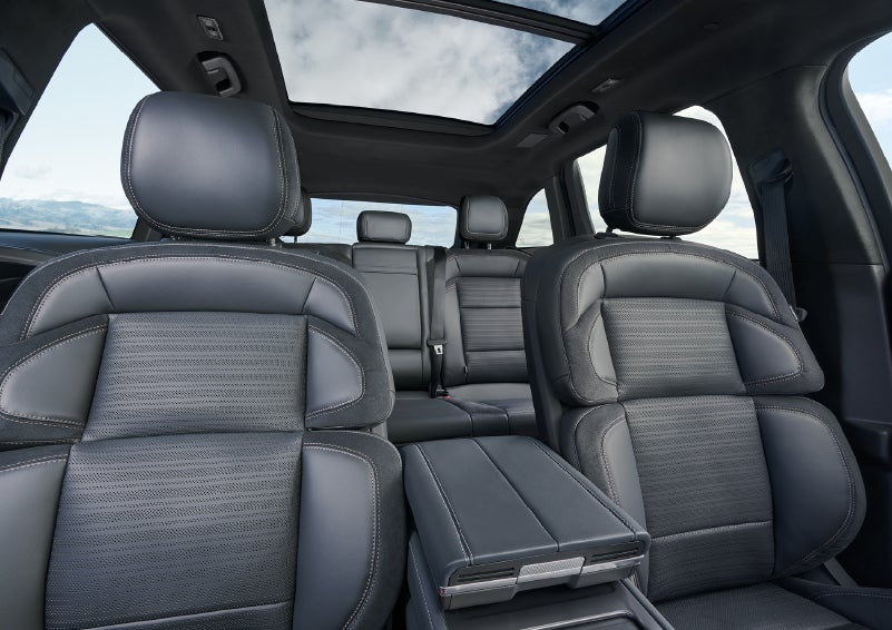 The spacious second row and available panoramic Vista Roof® is shown. | Gray-Daniels Lincoln in Brandon MS