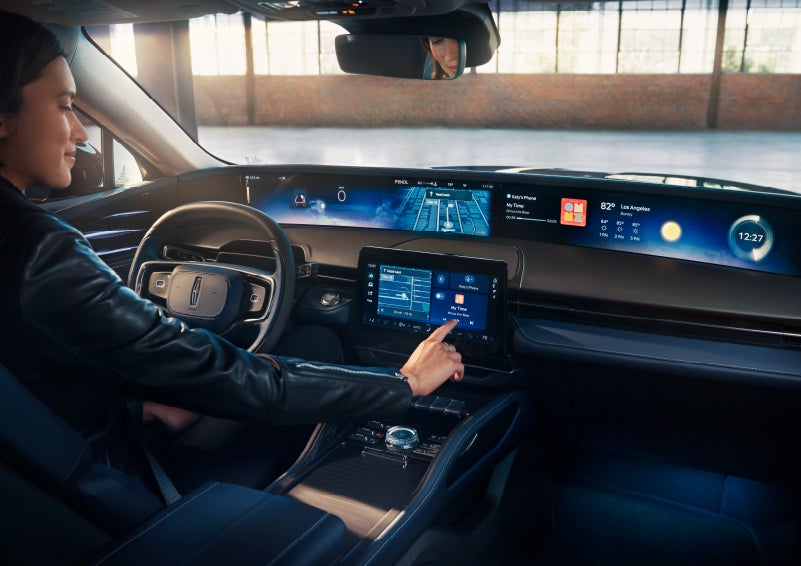 The driver of a 2024 Lincoln Nautilus® SUV interacts with the center touchscreen. | Gray-Daniels Lincoln in Brandon MS