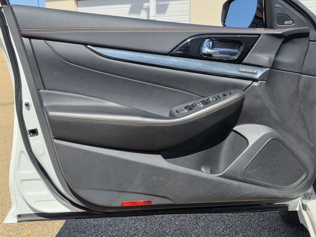 2023 Nissan Maxima SR