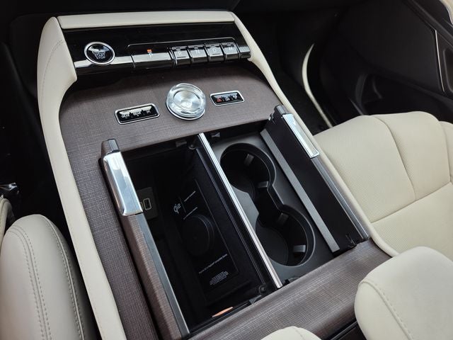 2027 Lincoln Navigator Premiere