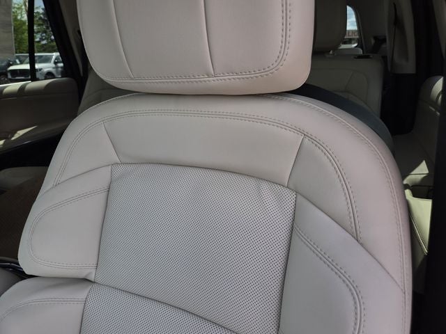 2027 Lincoln Navigator Premiere