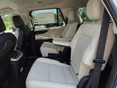 2027 Lincoln Navigator Premiere
