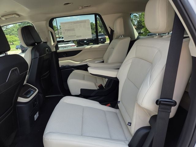 2027 Lincoln Navigator Premiere