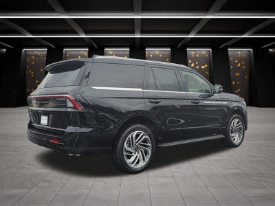 2027 Lincoln Navigator Premiere