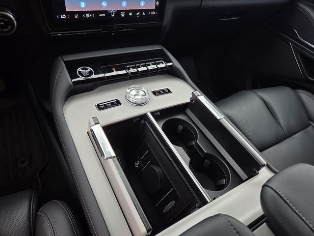2027 Lincoln Navigator Premiere