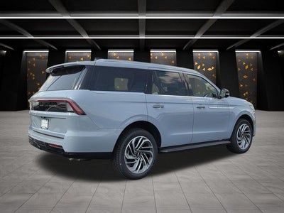 2027 Lincoln Navigator Premiere