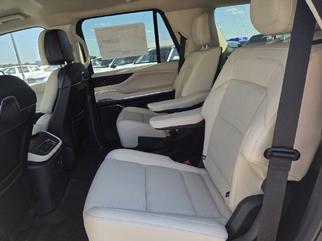 2027 Lincoln Navigator Premiere