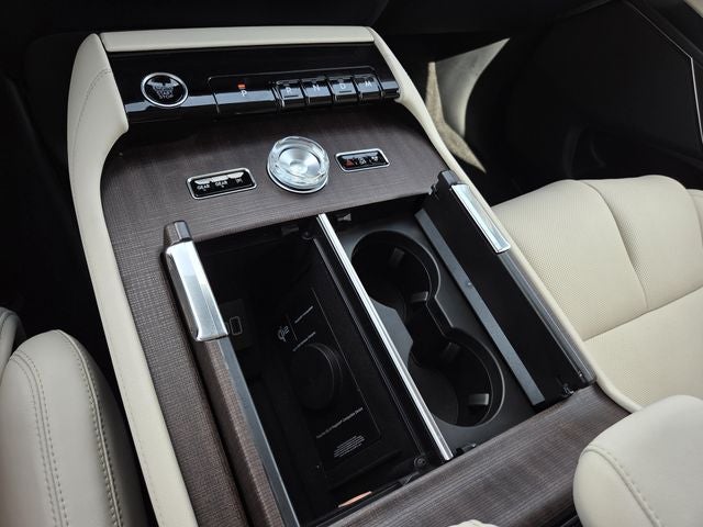 2027 Lincoln Navigator Premiere