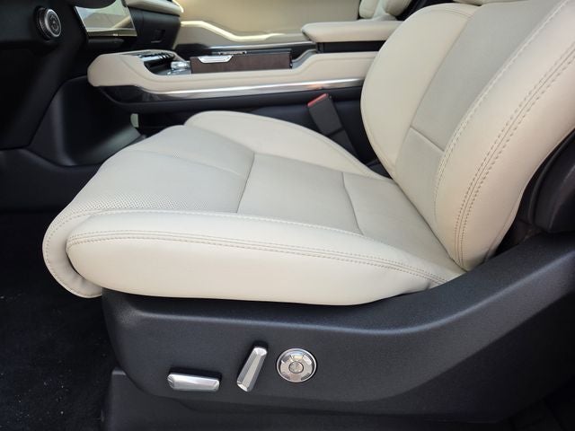 2027 Lincoln Navigator Premiere