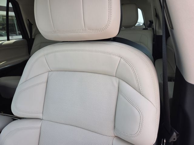 2027 Lincoln Navigator Premiere