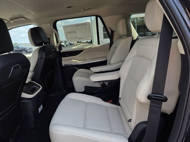 2027 Lincoln Navigator Premiere
