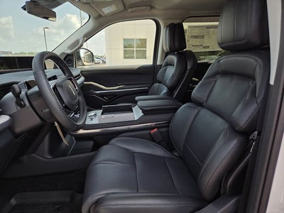 2027 Lincoln Navigator Premiere