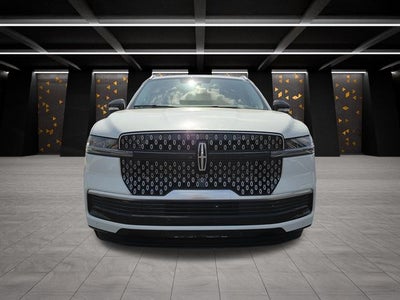 2027 Lincoln Navigator Premiere