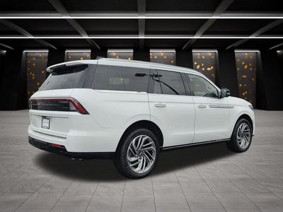 2027 Lincoln Navigator Reserve