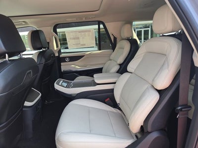 2027 Lincoln Navigator L Reserve