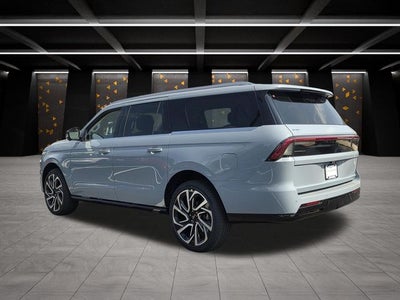 2027 Lincoln Navigator L Reserve
