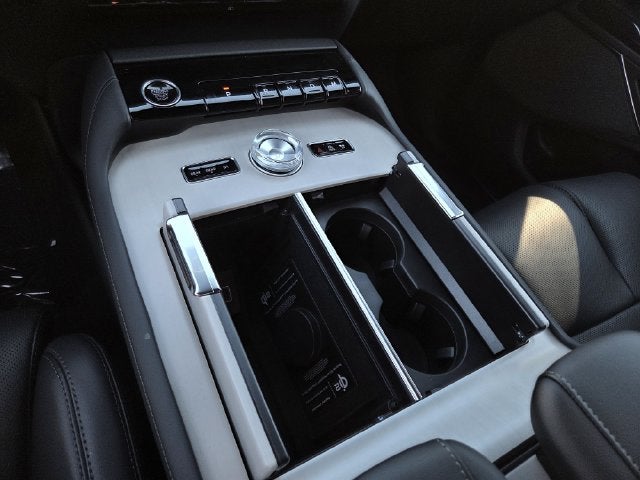 2027 Lincoln Navigator L Reserve