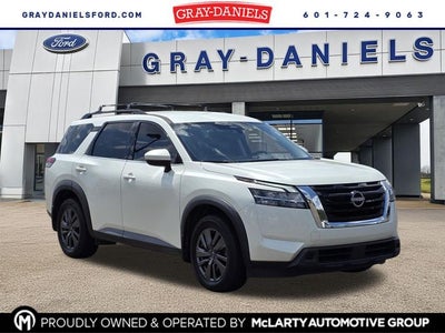2022 Nissan Pathfinder SV