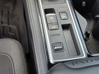 2022 Nissan Pathfinder SV