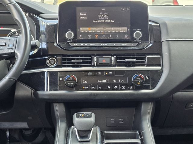 2022 Nissan Pathfinder SV