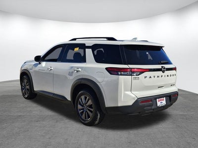 2024 Nissan Pathfinder SV