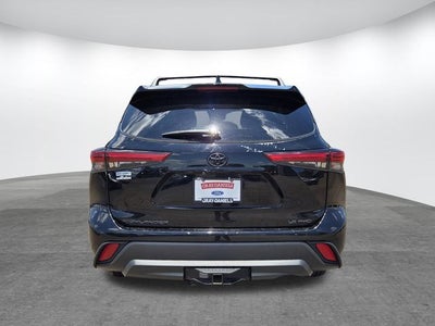 2021 Toyota Highlander LE
