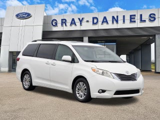 2017 Toyota Sienna XLE Premium 8 Passenger
