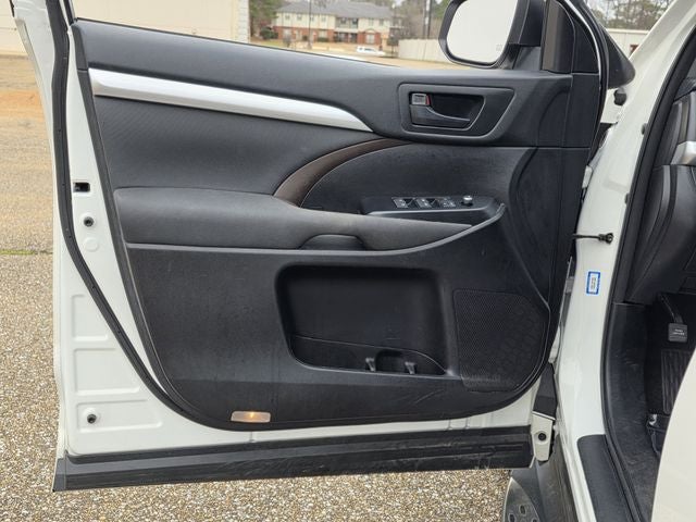 2017 Toyota Highlander LE