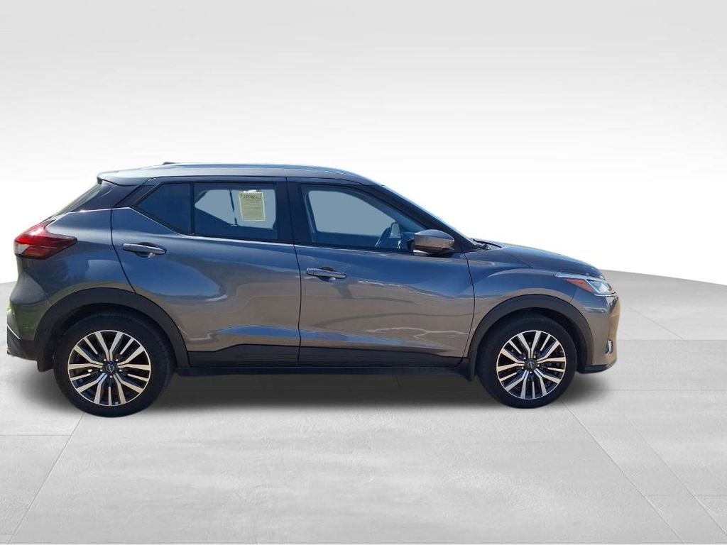 2022 Nissan Kicks SV