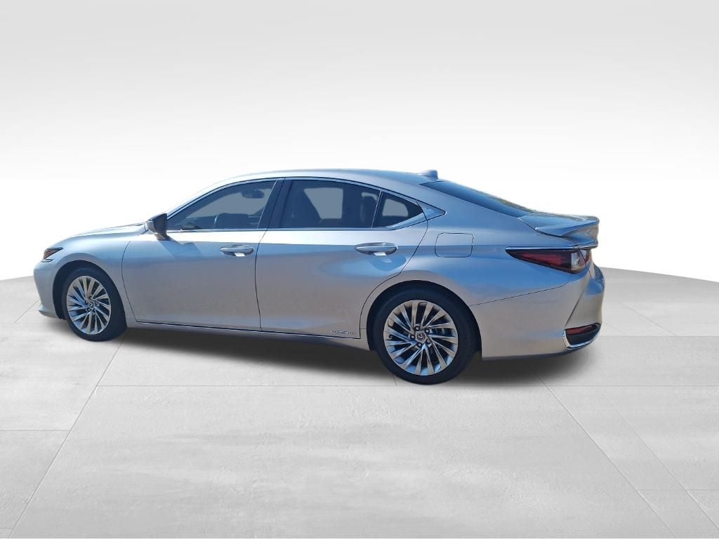 2022 Lexus ES 300h Ultra Luxury