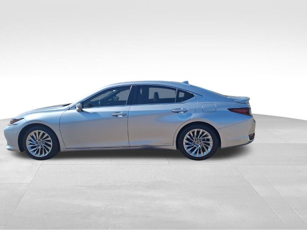 2022 Lexus ES 300h Ultra Luxury