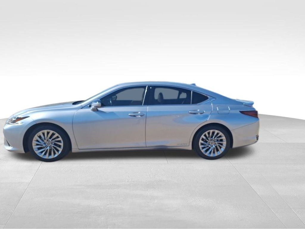 2022 Lexus ES 300h Ultra Luxury