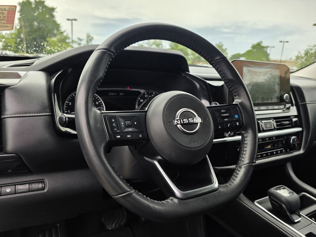 2022 Nissan Pathfinder SV