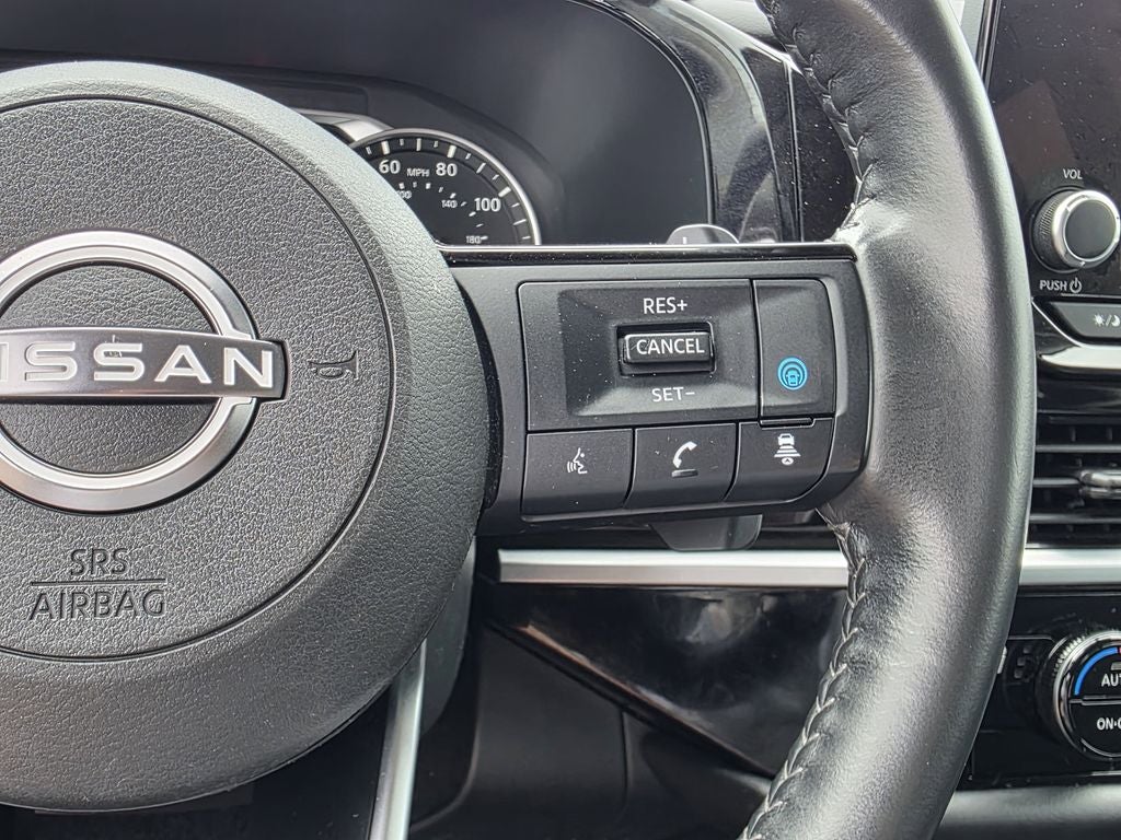 2022 Nissan Pathfinder SV