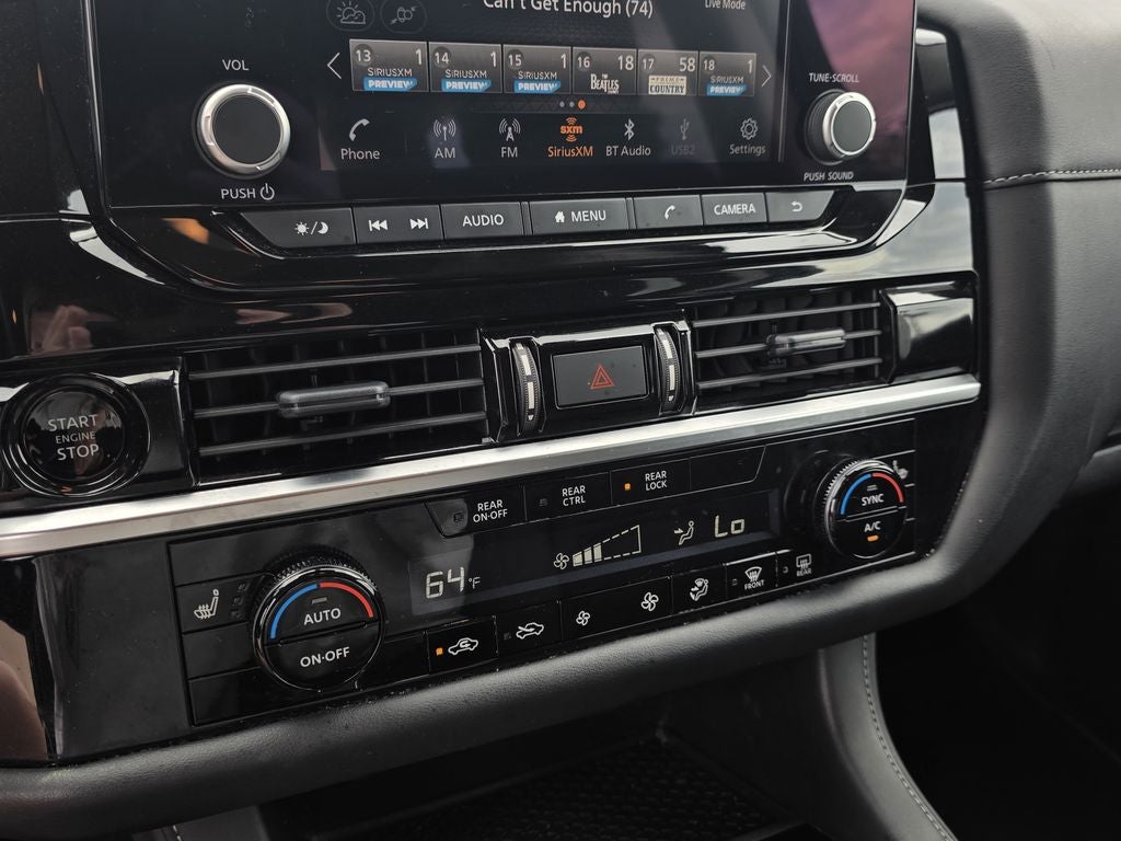 2025 Nissan Pathfinder SV