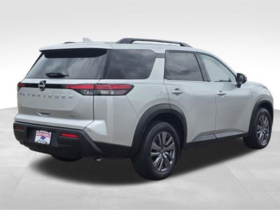 2025 Nissan Pathfinder SV