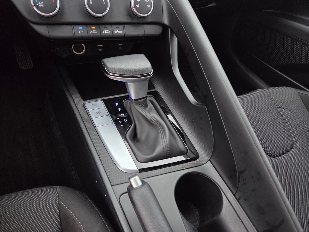 2025 Hyundai Elantra SE SE
