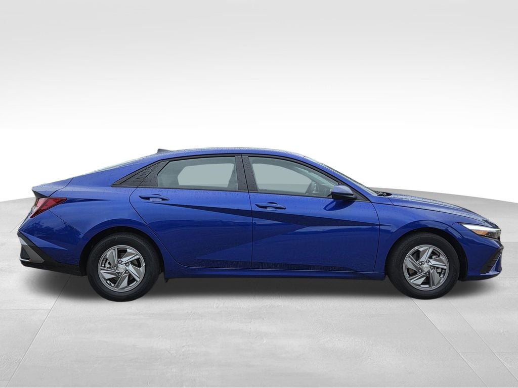 2025 Hyundai Elantra SE SE