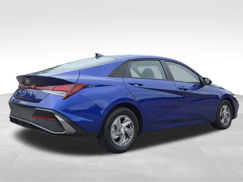 2025 Hyundai Elantra SE SE