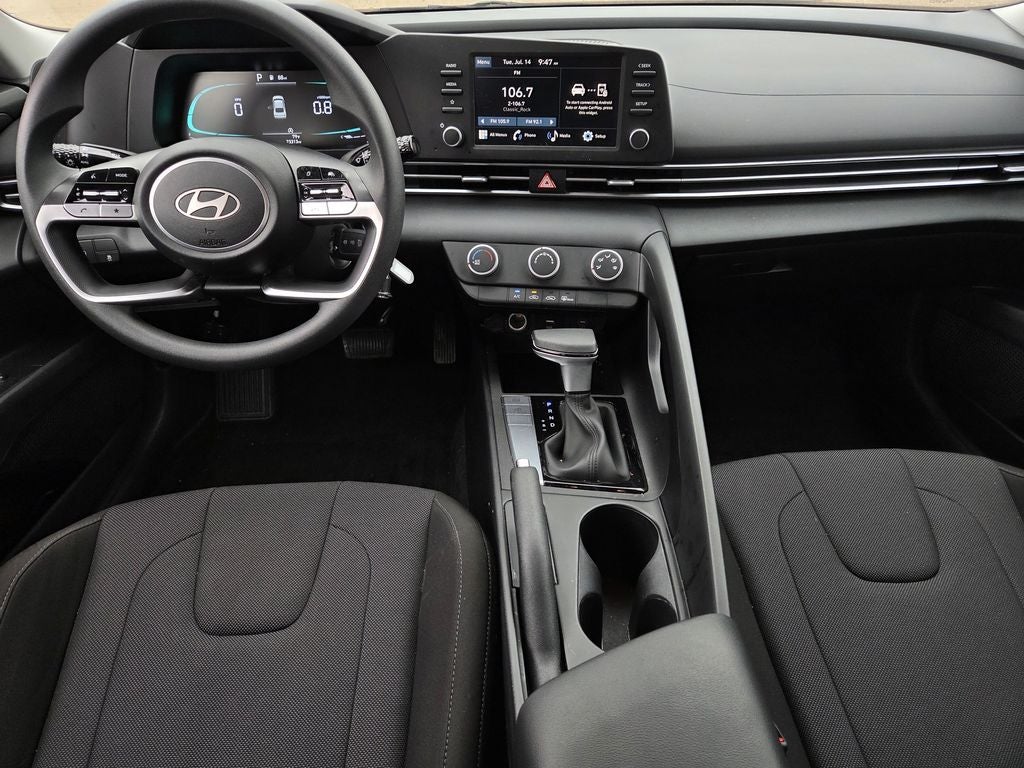 2025 Hyundai Elantra SE SE