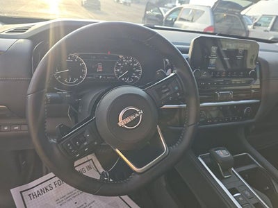 2025 Nissan Pathfinder SL