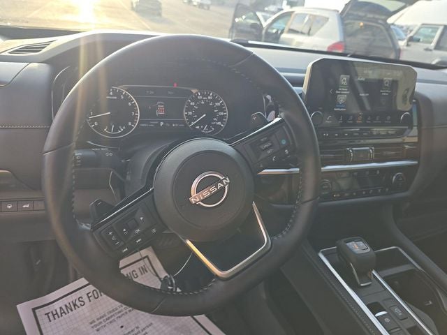 2025 Nissan Pathfinder SL