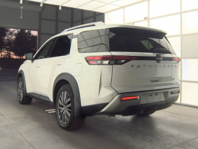 2025 Nissan Pathfinder SL