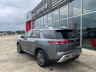 2025 Nissan Pathfinder SL