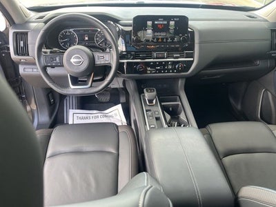 2025 Nissan Pathfinder SL