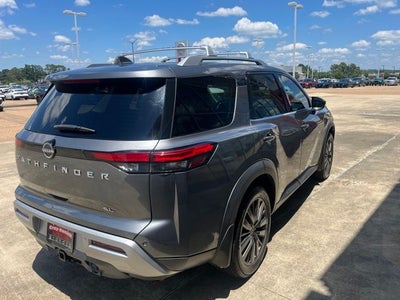 2022 Nissan Pathfinder SL