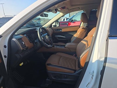 2025 Nissan Pathfinder Platinum